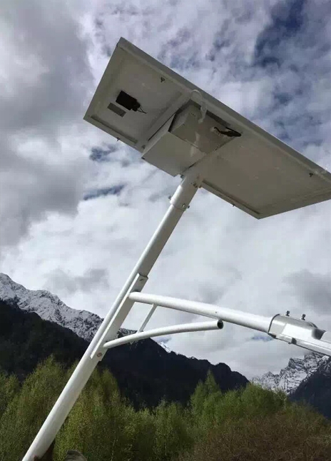 新疆太阳能路灯施工案例